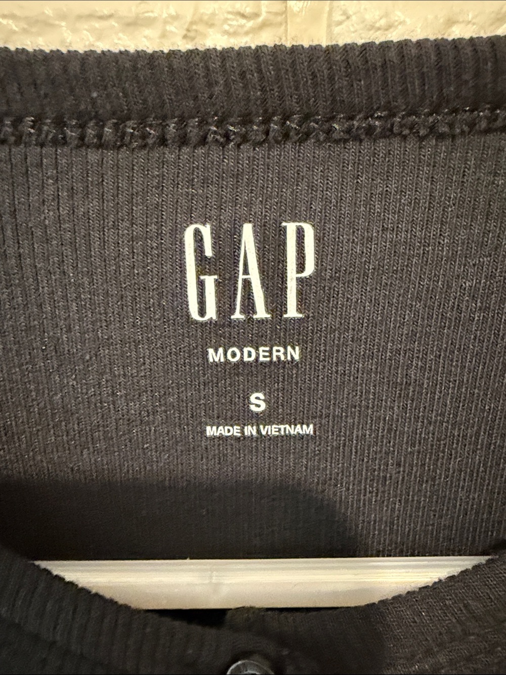GAP Black Short-Sleeve Ribbed Button-Front Top - Picture 2 of 3
